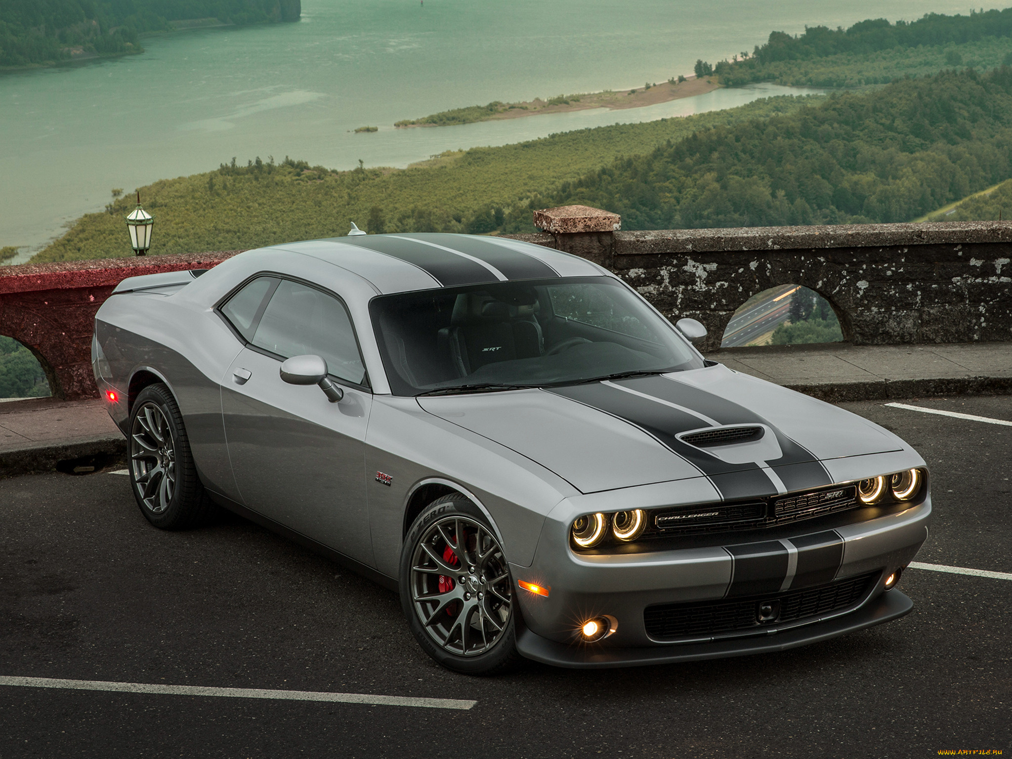 Dodge Challenger srt8 392 Hemi